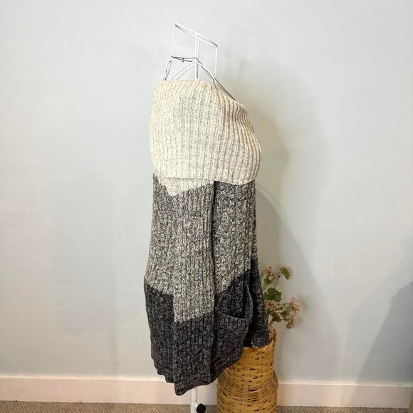 Cute vintage y2k grey/black gradient off the shoulder chunky sweater - Picture 3 of 7